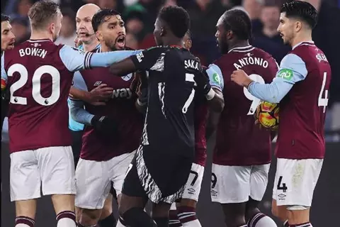 وست هام يقترب من ضم حارس بوتافوجو جون فيكتور